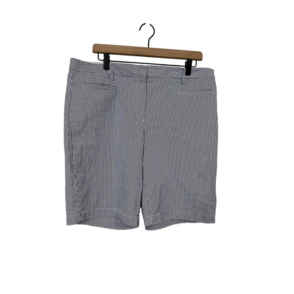 Lands End Womens Fit 2 Seersucker Blue and White Striped Shorts Size 14 +